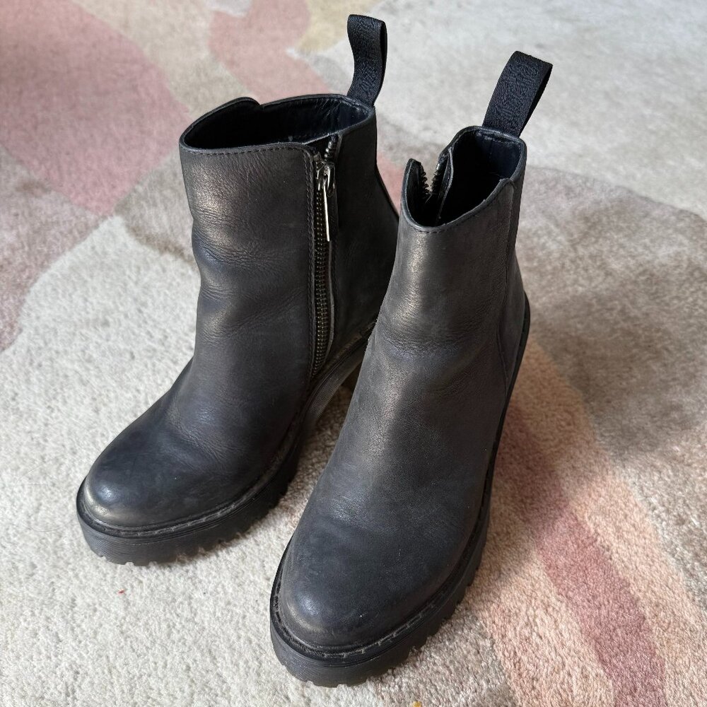 Dr. Martens Magdalena platform heeled Chelsea boots - Black